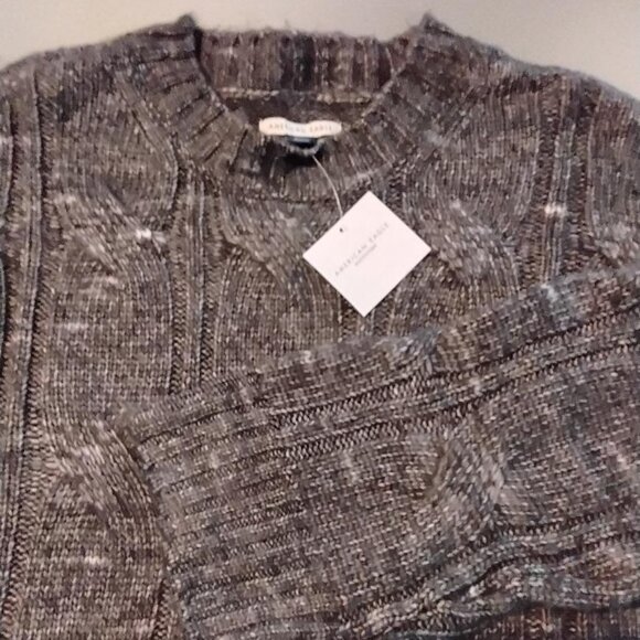 NEW!!! American Eagle Grey Cable Knit Sweater - Size M - Picture 4 of 6